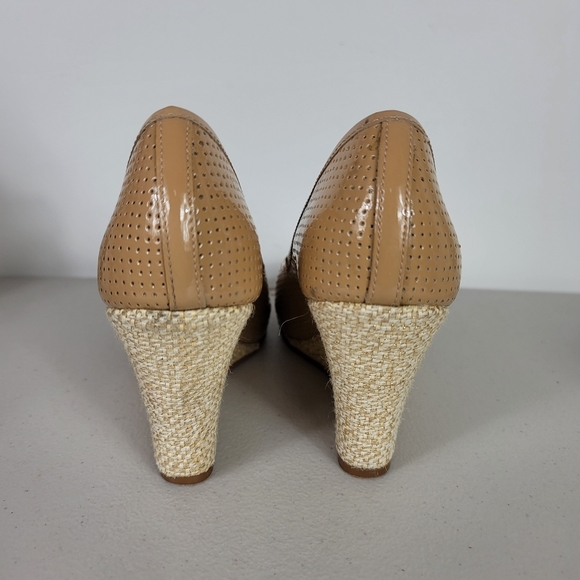 Lilly Pulitzer Tan Peep Toe Patent Leather Wedges Sz 7M - Picture 3 of 6